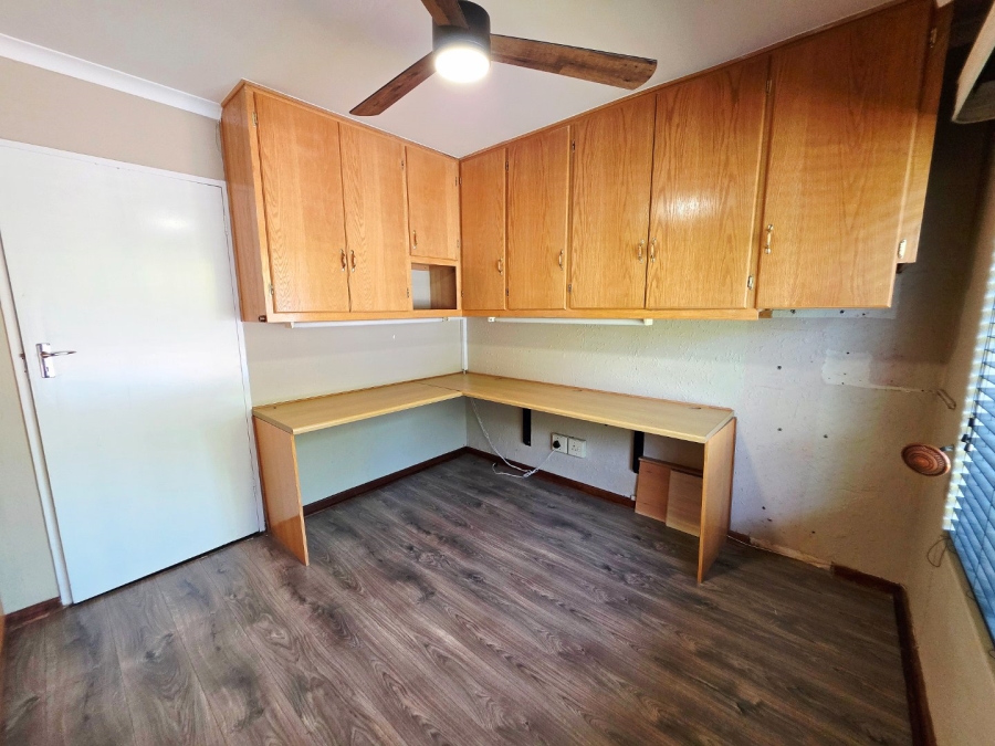 5 Bedroom Property for Sale in Pellissier Free State